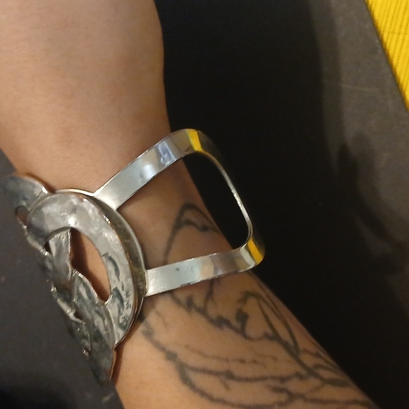 Silver tone Celtic knot cuff bracelet - Picture 2 of 8